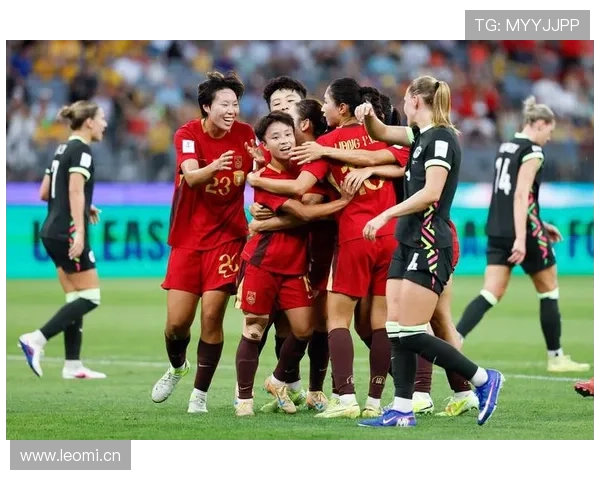 (体育)足球——世预赛：中国队不敌澳大利亚队